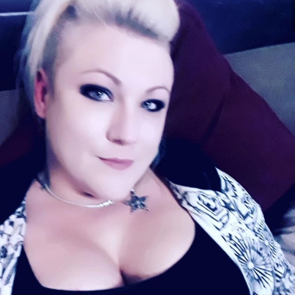 Meet your Posher, Nikki - Picture 3 of 3